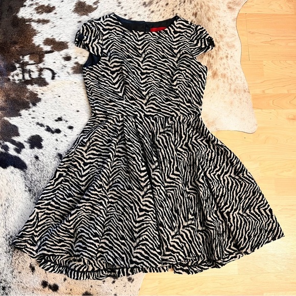 CAROLINA HERRERA Wool Blend Zebra Print Cocktail Dress Size 8 - Picture 9 of 15